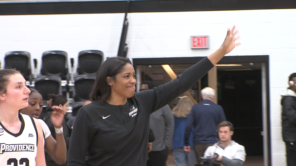 44426 Vo Pc Colgate Wbb Wnit Cv Isteele00 00 26 45still001