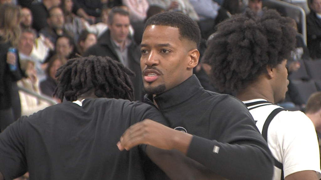 46126 Vo Pc Mbb Ov Kim English Extension Isteele Triamxf00 00 08 51still001