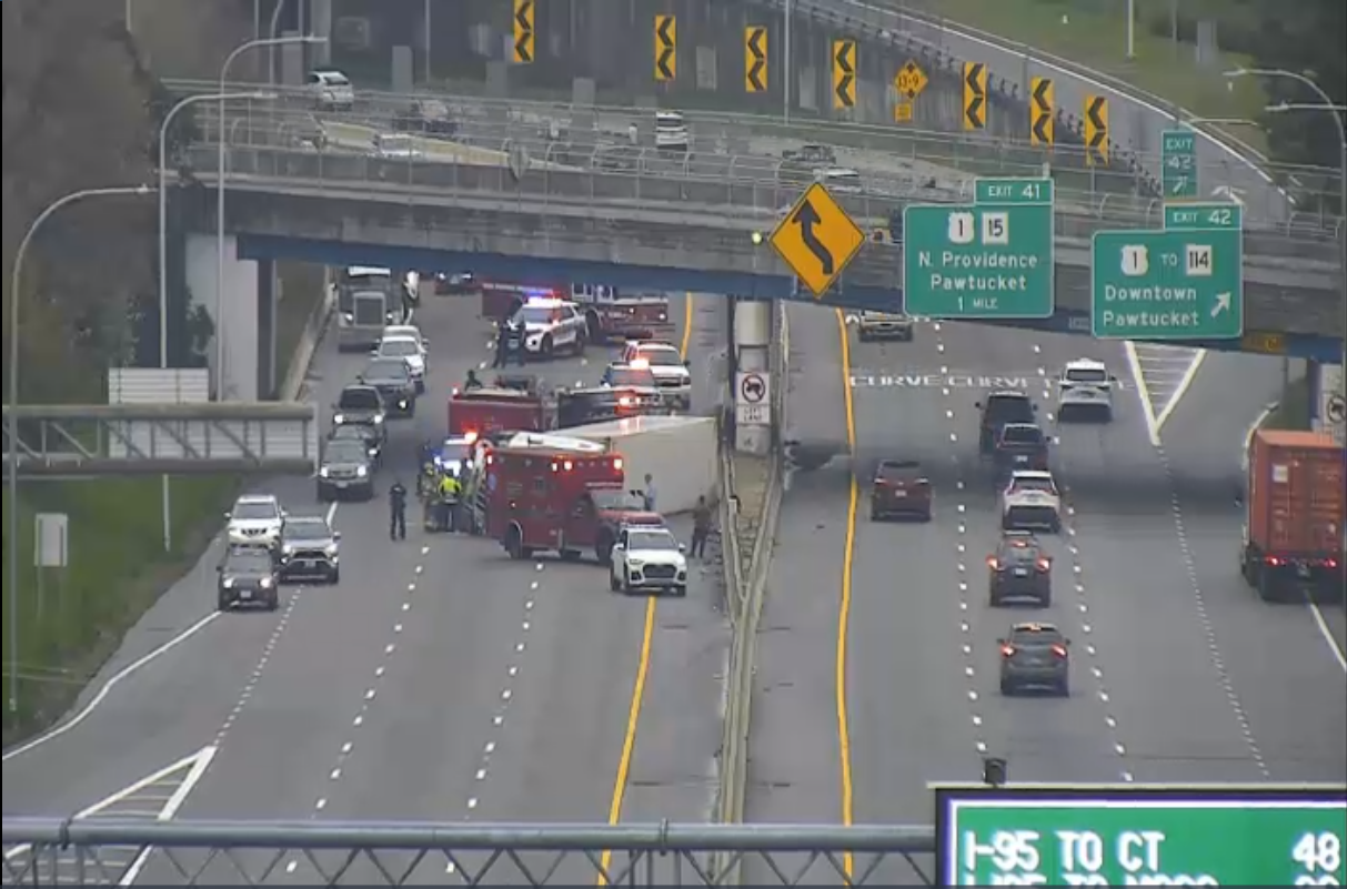 Tractor-trailer rollover in Pawtucket stops traffic on I-95 | ABC6