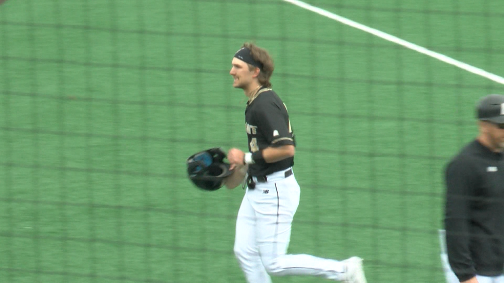 53390 Vo Bryant Bsb Ov Zyons Batting Title Isteele00 00 00 58still001