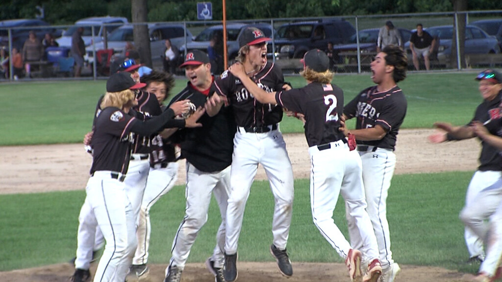 57016 Vo West Warwick Rogers Bsb Ov D3 Championship Game Three Isteele00 00 48 13still001