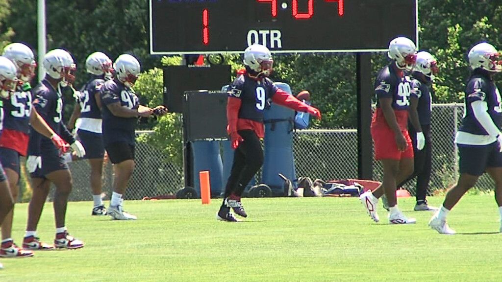 57009 Pkg Patriots P Minicamp Day One Isteele00 00 09 35still001