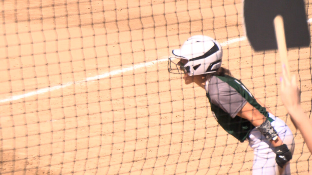 55622 Vo Softball D3 Final Vo Isteele00 00 20 51still001