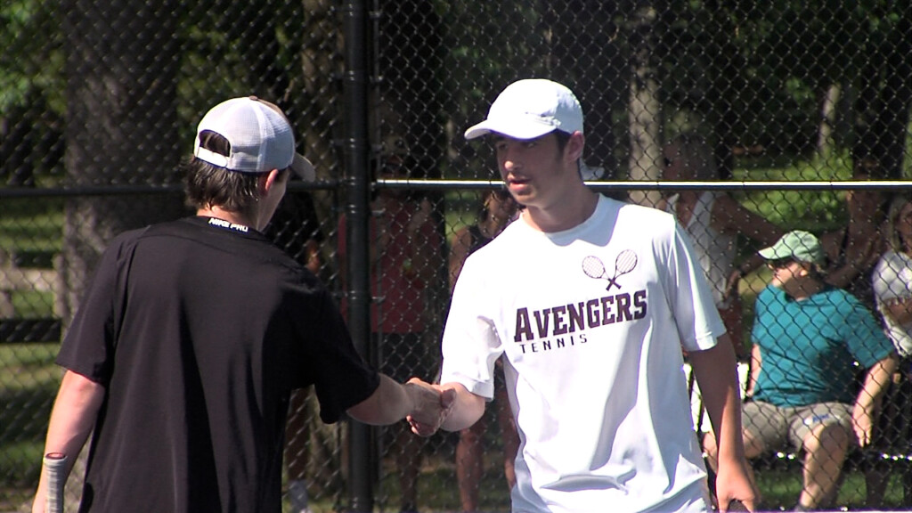 55620 Vo Boys Tennis D2 Final Vo Isteele00 01 47 16still001