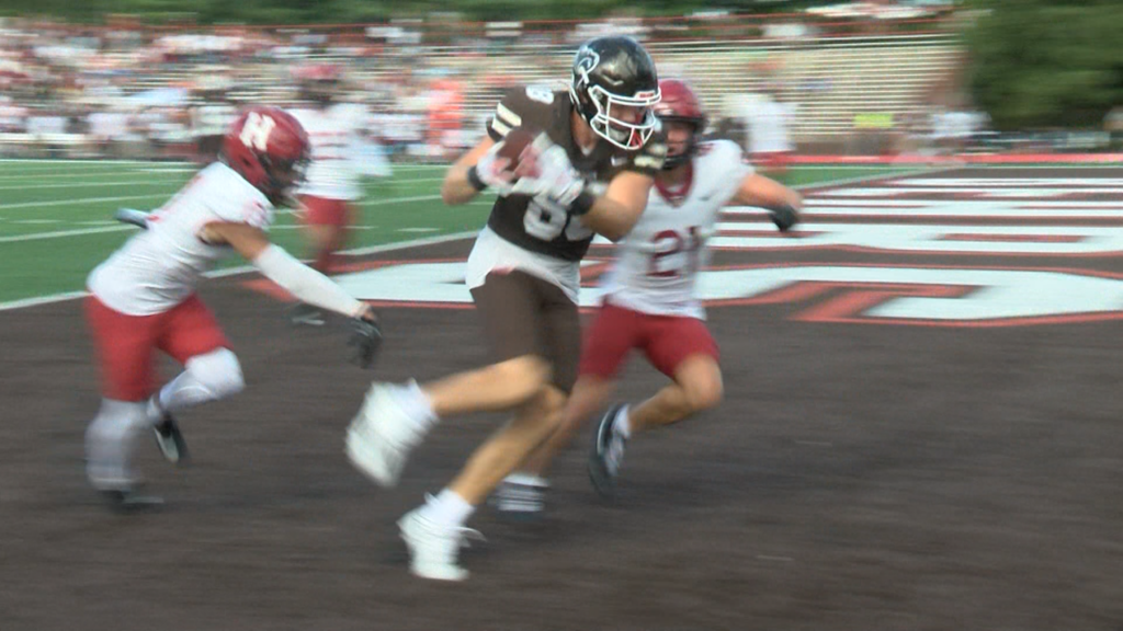 72293 Vo Brown Harvard Fb Vo Ncoit00 00 36 10still001