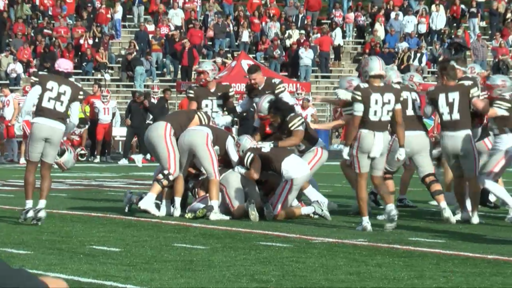 76036 Vo Brown Cornell Fb V Isteele00 00 45 49still001