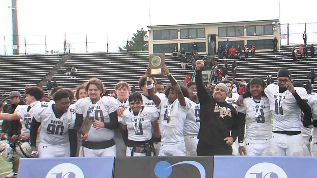 79777 Sot Davies Narragansett Fb S D4 Championship Isteele00 00 19 44still001