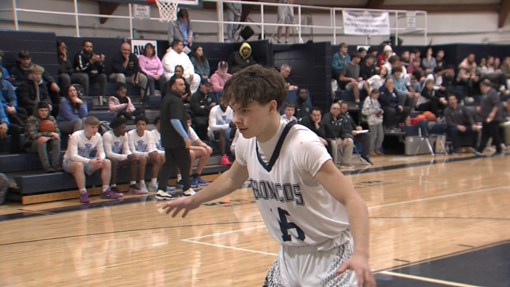 83352 Vo Burrillville Johnston Bbb V Isteele00 00 28 56still001