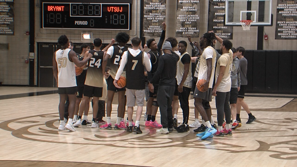 81904 Vo Bryant Mbb V St Johns Prep Isteele00 00 03 57still001