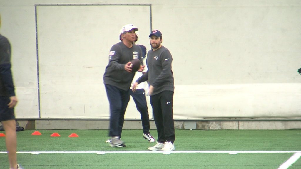 82241 Vo Pats Rv Belichick Prep Isteele00 00 00 22still001