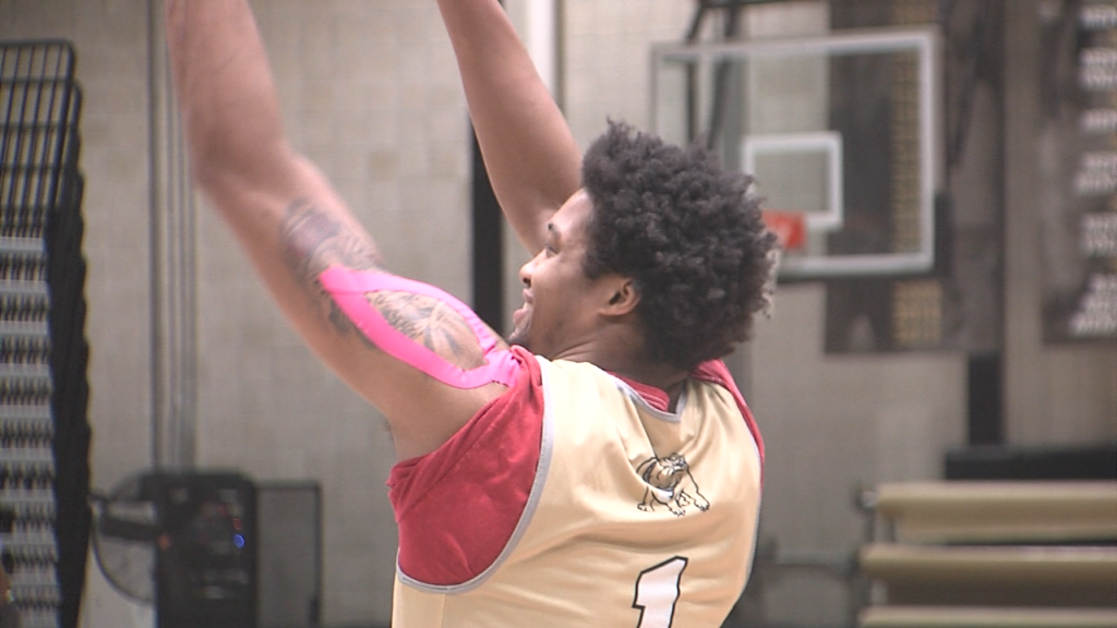 91508 Pkg Bryant Mbb P Umass Lowell Prep Isteele00 00 13 25still001