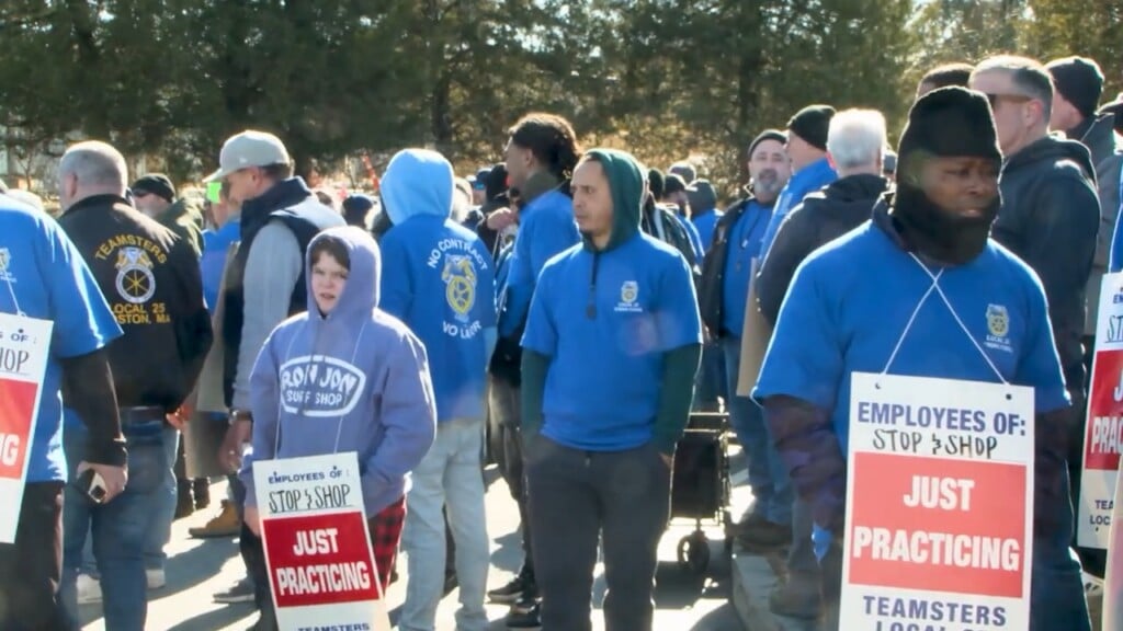 Teamsters Hit The Picket Line Outside Of Stop And Shop Distribution Center