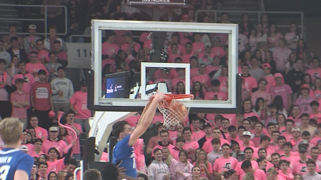 88971 Vo Pc Creighton Mbb Rv Ncoit00 00 34 30still001