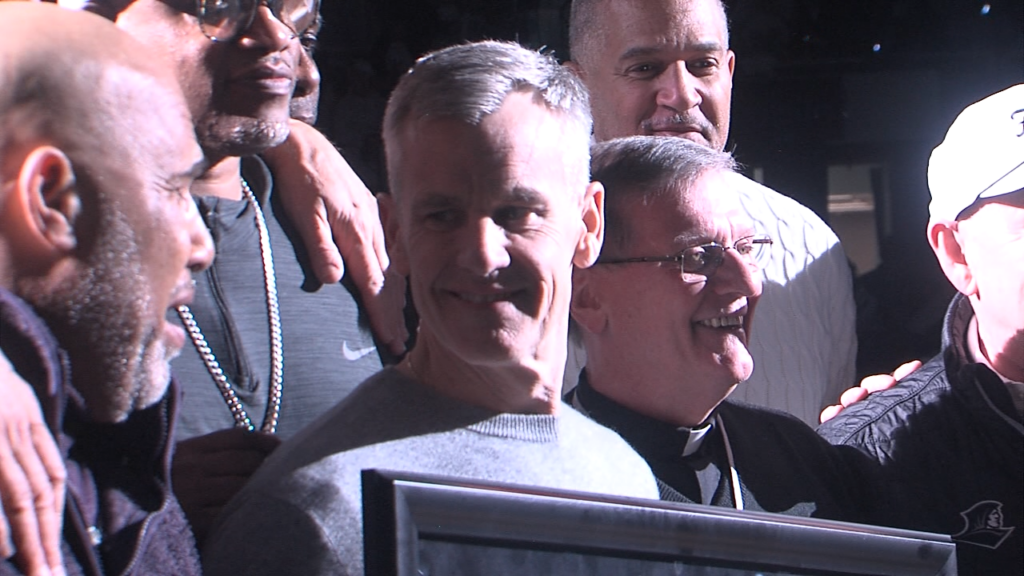 90215 Pkg Ian Sports 11pm 21525 Pkg Ncoit00 00 55 34still001