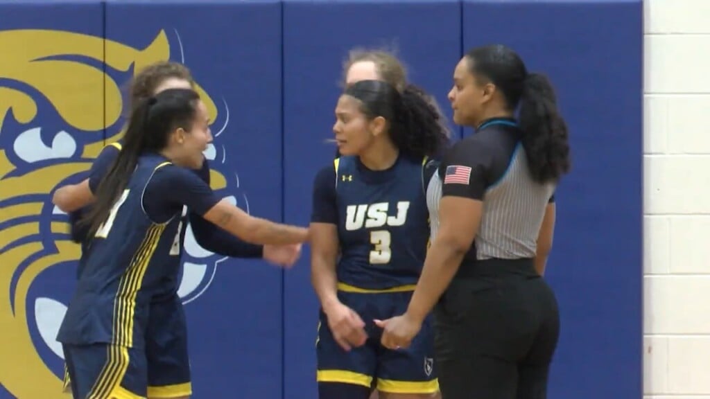 Saint Joseph (ct) Upsets #1 Seed Johnson & Wales In Gnac Women's Semifinals