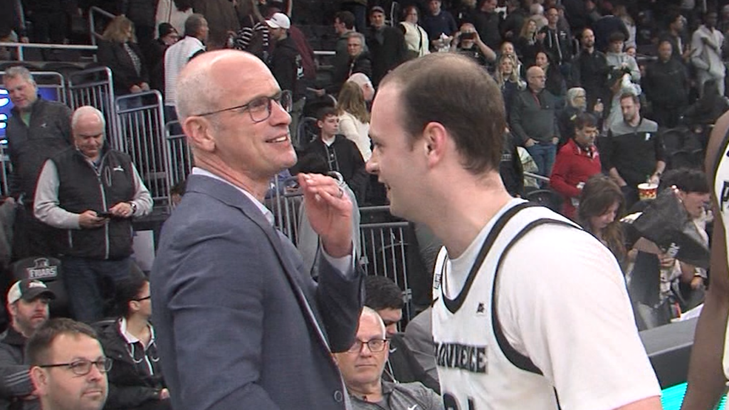 92113 Vo Pc Uconn Mbb Rv Ncoit00 00 44 53still001