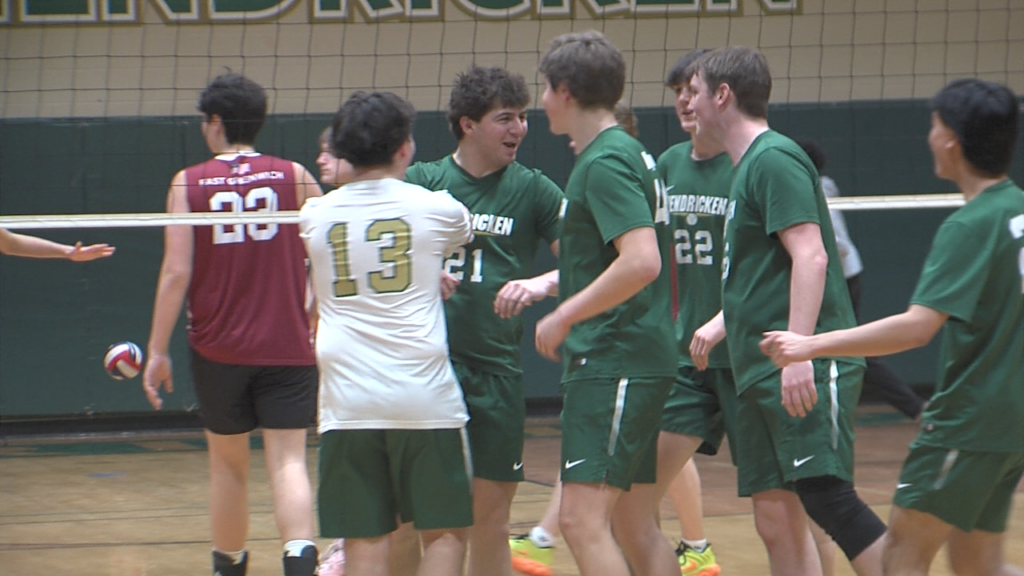 97582 Vo Bishop Hendricken East Greenwich Bvb V Isteele00 00 12 06still001