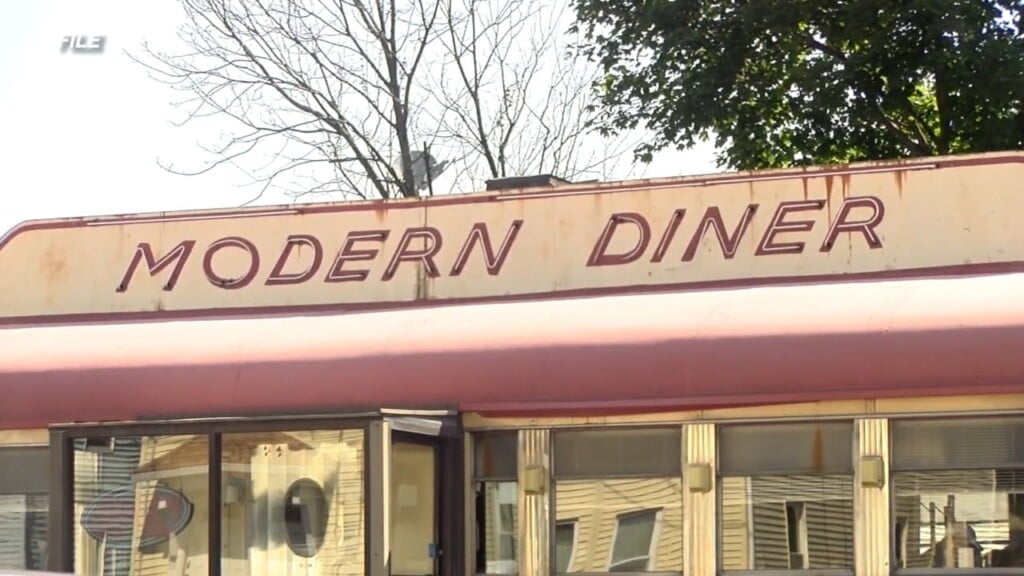 "modern Diner" In Pawtucket For Sale