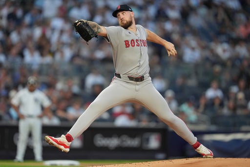 Crochet Pitches Like An Ace From Bygone Days And Lifts Red Sox Over Yankees 3 1 In Playoff Opener