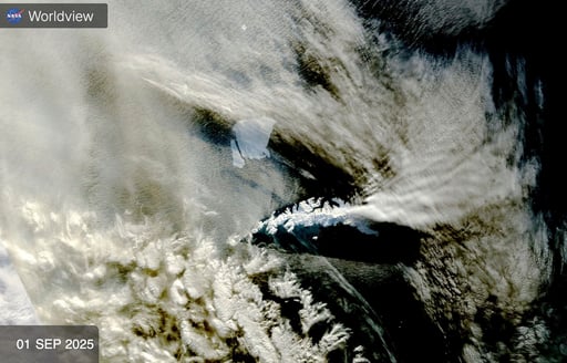 Most Enduring And Biggest Iceberg Breaks Apart, With More Splintering To Come In Its Death Spiral