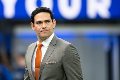 Nfl Analyst Mark Sanchez Arrested While He Was Hospitalized With Stab Wounds