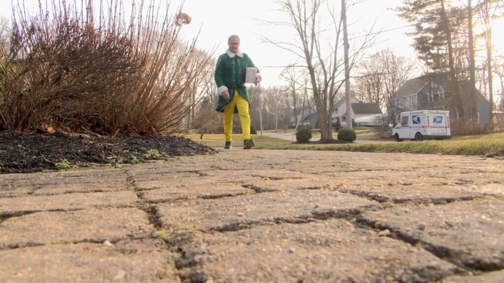 North Attleborough Postal Worker Delivers Christmas Cheer As 'buddy The Elf'