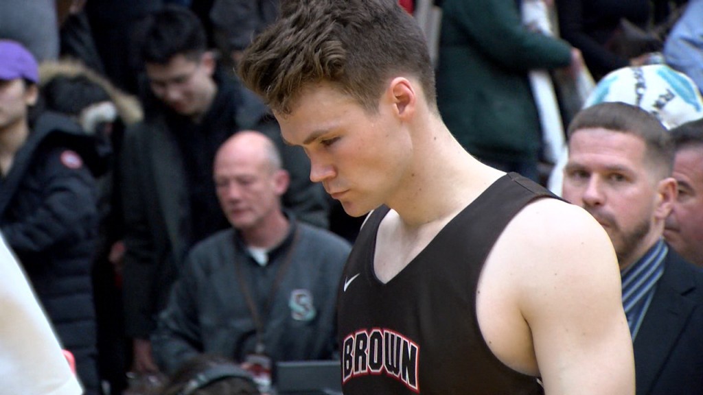 00058311 Brown Penn Bball Vo.still001