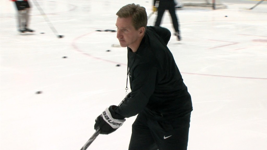 00059650 Pc Hockey Vo Leaman.still001