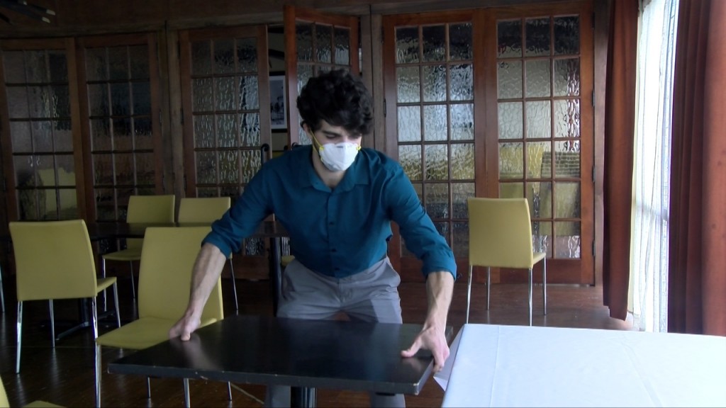 Indoordiningp.still001