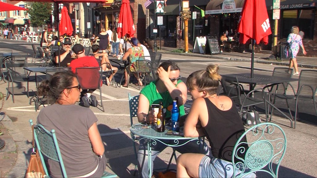 Restaurant Customers V.still001