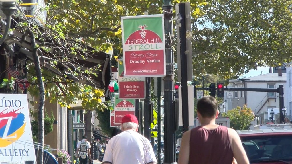 Statuefololooklive.still001