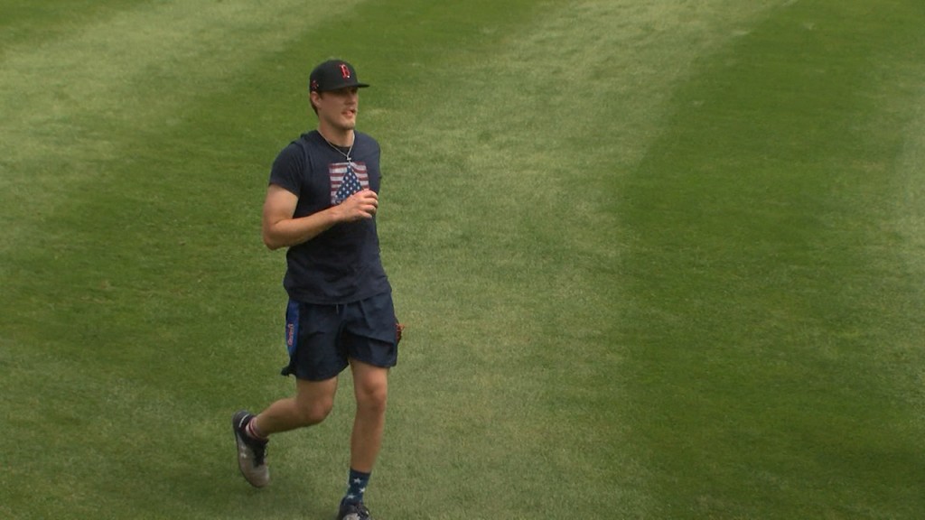 00010607 Red Sox Sot Houck On Taxi Squad.still001