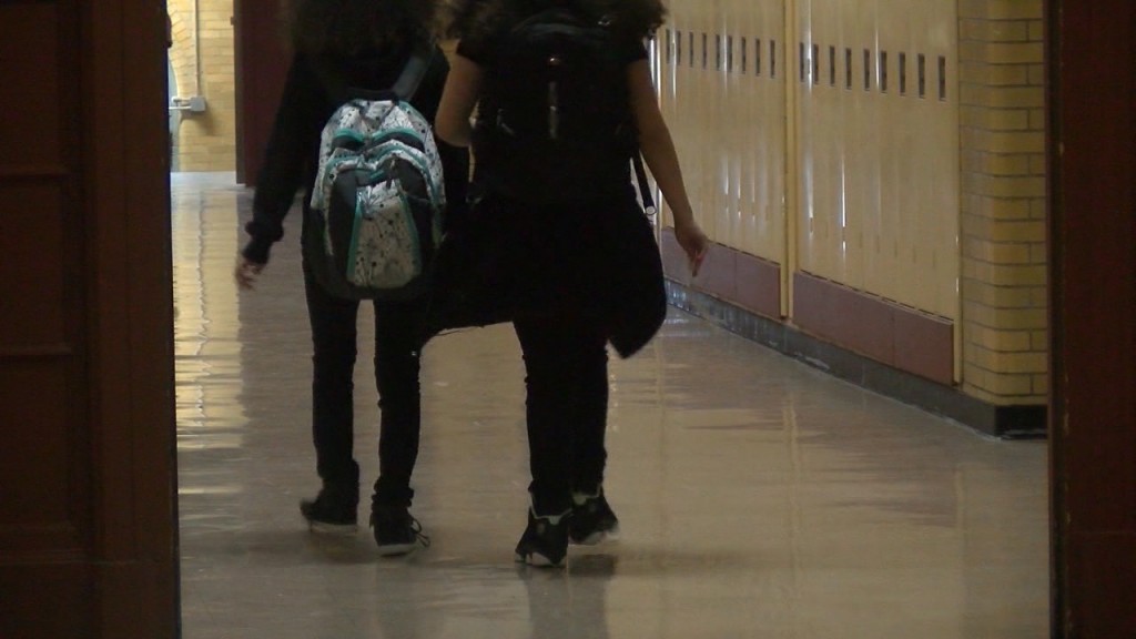 Rischoolbenchmarks6p.still001