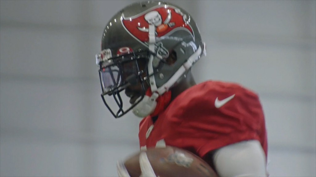 00025560 Ab Bucs Practice Vo.mpg.still001