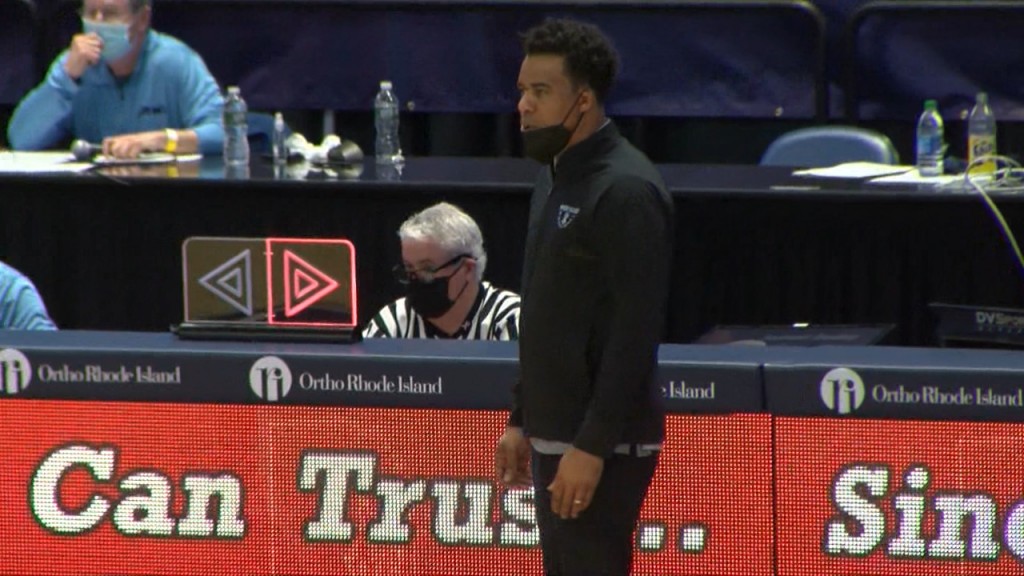 Uri Umass Mbb Home Vompgstill001