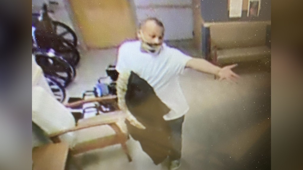 068 Vo Np Police Steal V Emangionestill001