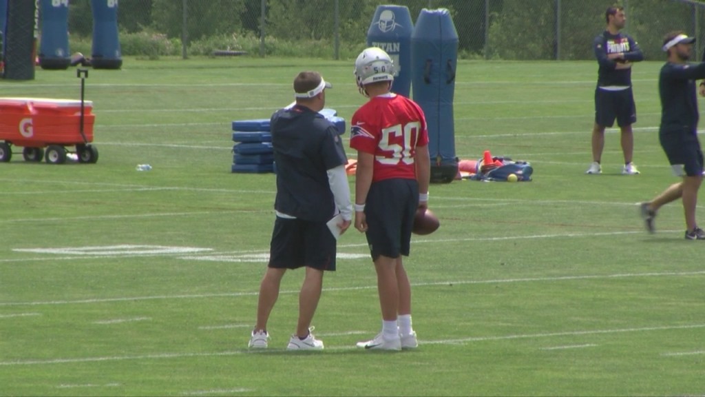 Mac Jones "filling Up Buckets" At Patriots Otas, Hightower Returns To Practice Fields