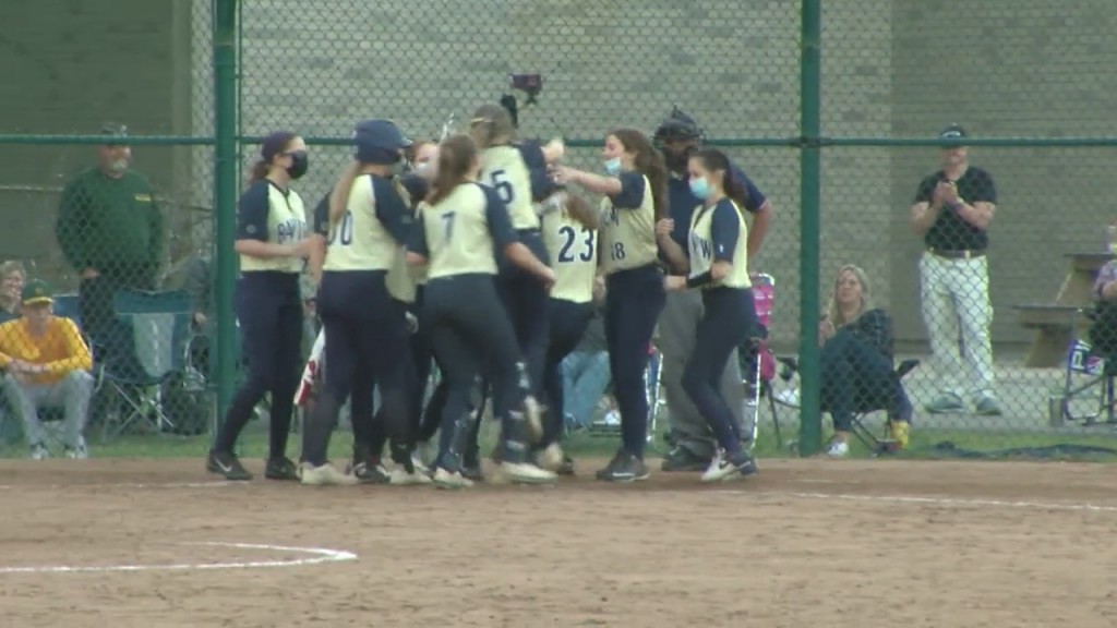 Bay View Sweeps Softball Doubleheader From Lincoln