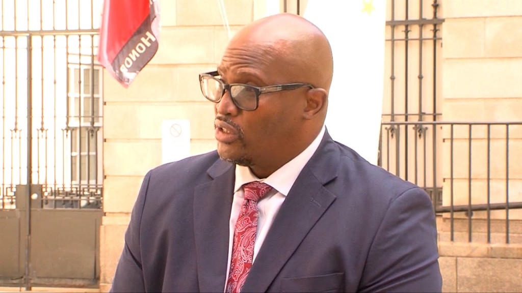 17272 Vo Brstl Warrn Schl Supt V Csmithstill002