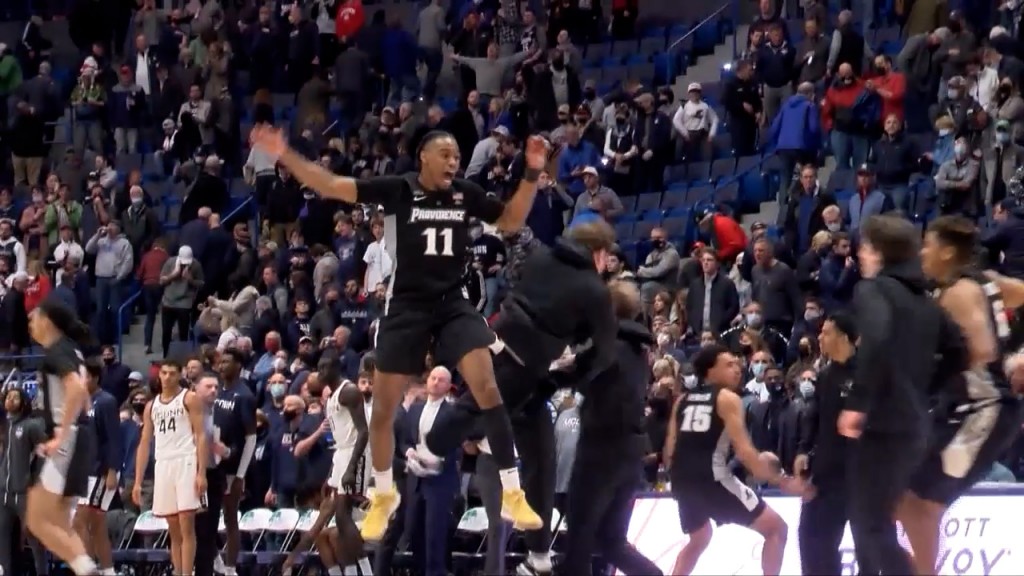 42728 Vo Pc V Uconn Review Isteelemp400 00 40 29still001