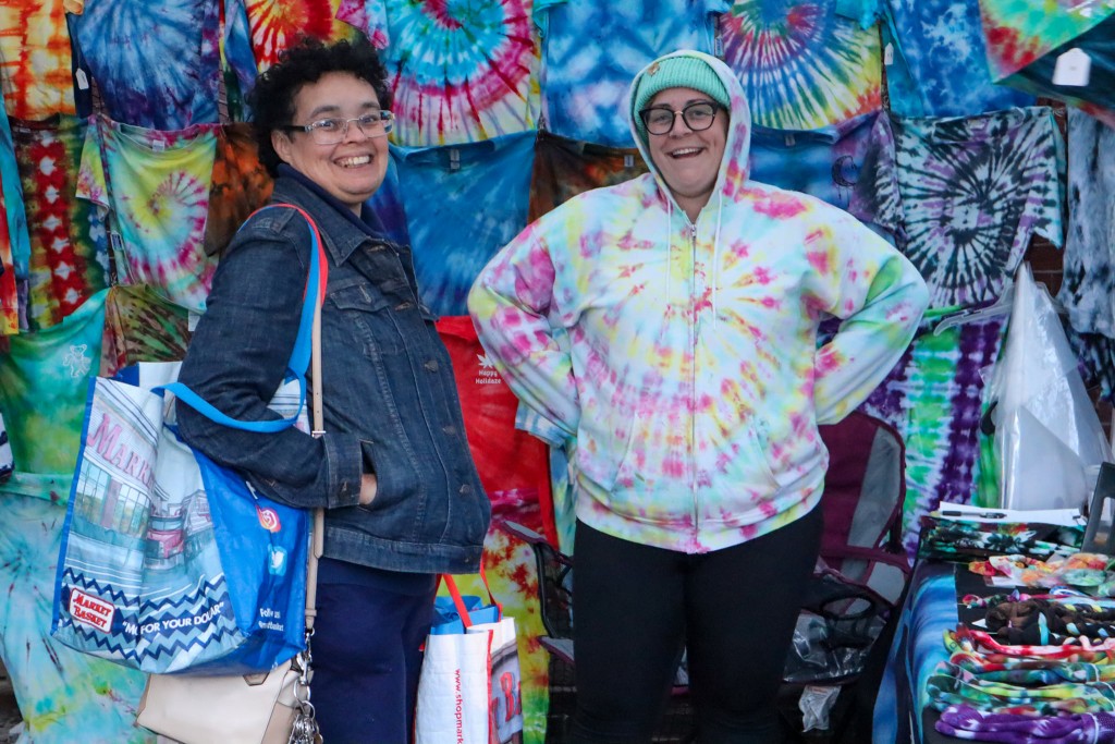 Vendor And Shopper At Thanksmas Market To Dye For Tees Photocredit Perry Joubert