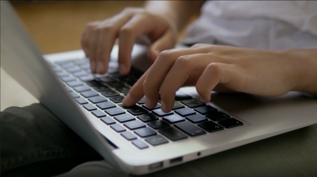 Thumbnail Laptop Dans Story