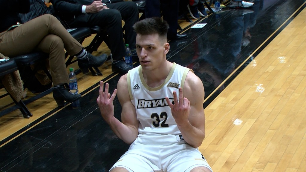 Kiss00 00 06 03still001