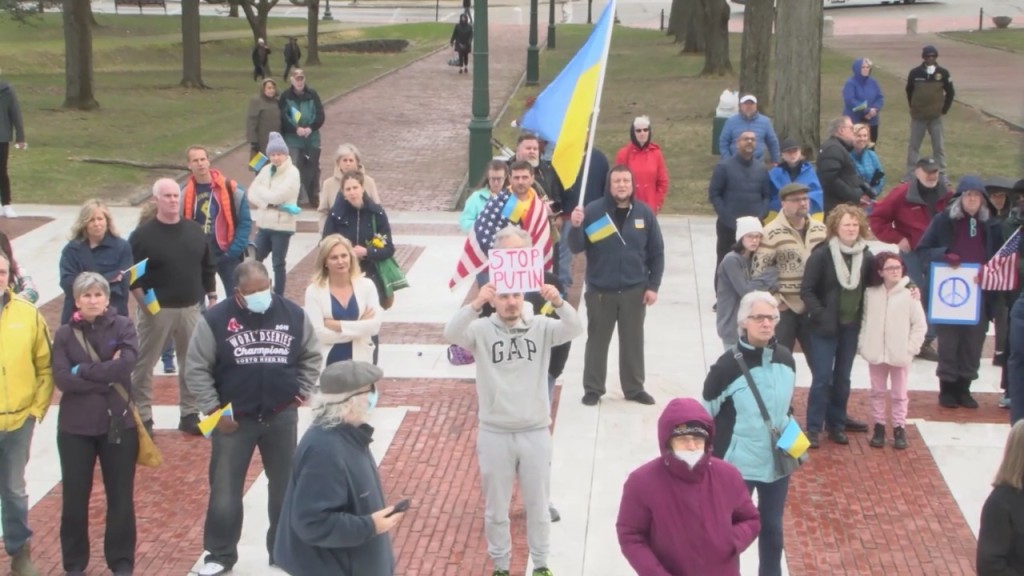 Dominique Turner Hundreds Rally At The State House For Ukraine