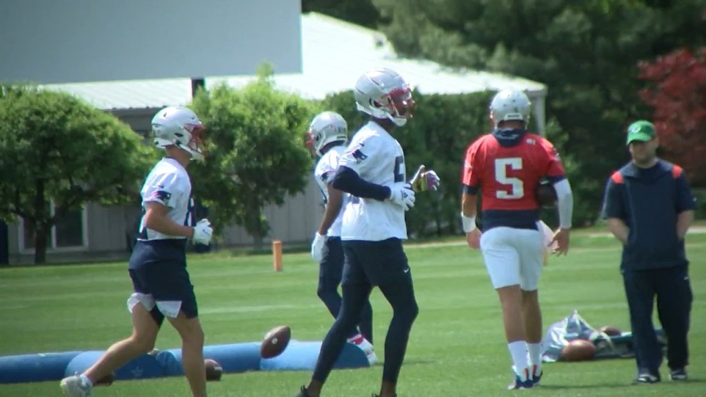 Patriots Complete Signing Of Draft Class, Ink Three Top Picks Thursday