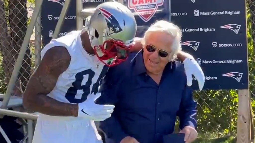 61309 Pkg Ian Tre Nixon Int Pkg Isteele00 02 02 38still005