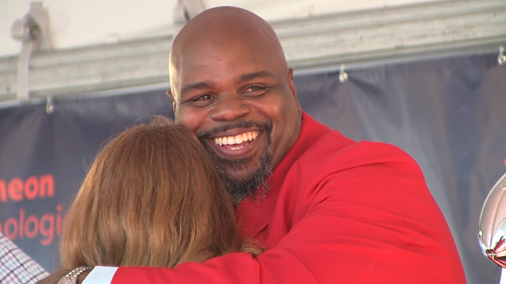 70974 Vo Pats Rv Vince Wilfork Hof Isteele00 00 17 59still001