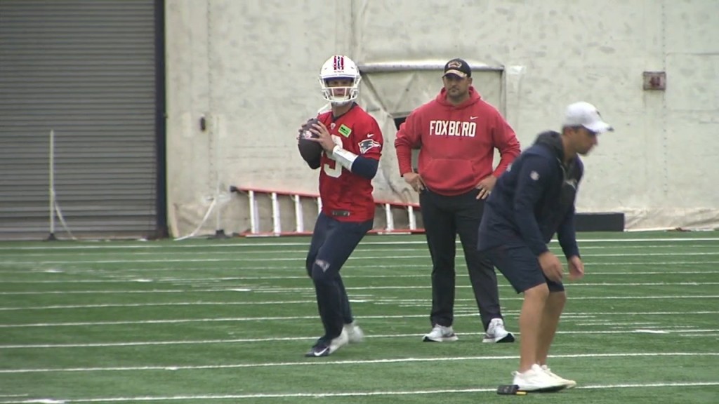 Gilbert Quickly Enters Patriots Qb Mix, Preparing For Action