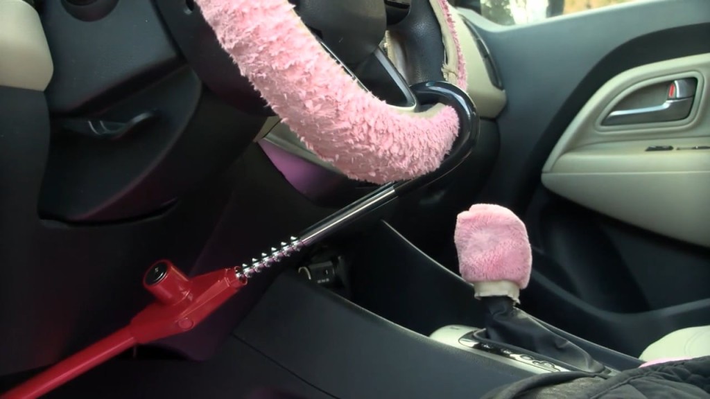 Providence Police Hand Out Free Wheel Locks To Kia, Hyundai Drivers Amid Theft Trend