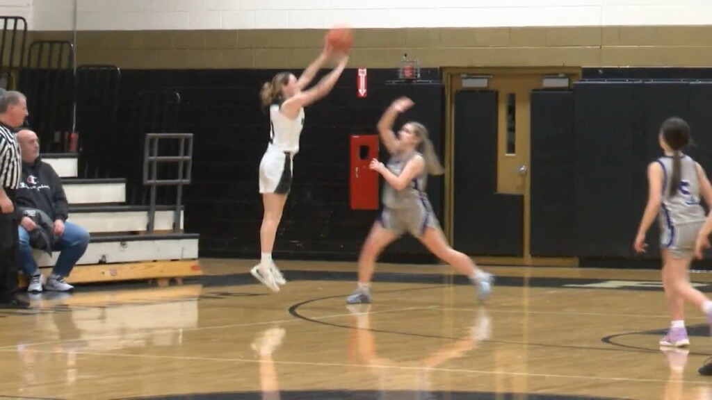 Pilgrim Holds Off Mt. Hope In State Girls Basketball Preliminary Monday